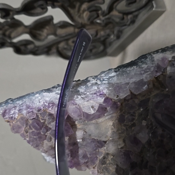 Chanel sun glasses with case - Picture 6 of 14